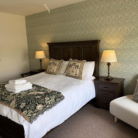 Blenkinsopp Castle Inn Greenhead Exteriör bild